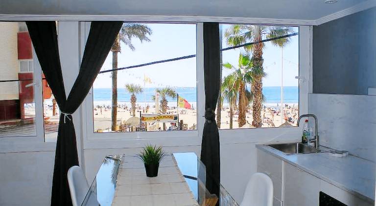Holiday apartment with yard & patio — photo 4