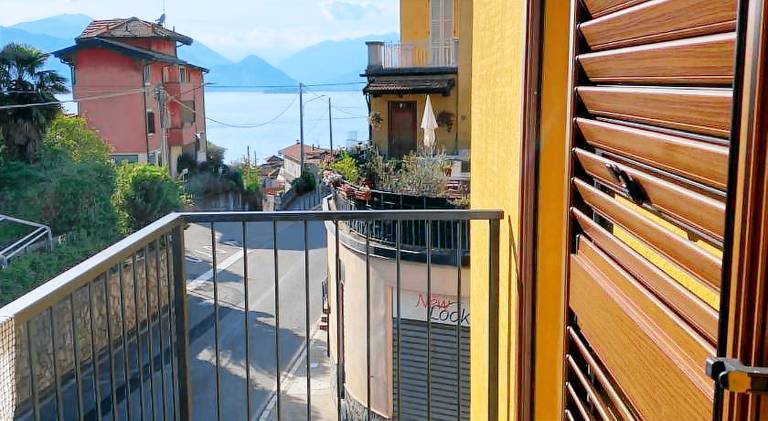 Nice apartment with terrace & garden | Pets are welcome in Laveno Mombello