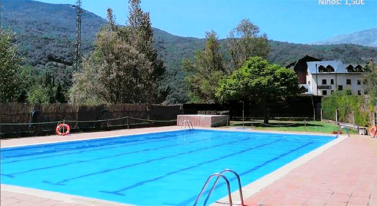 Spacious vacation home with pool | Pet-friendly — photo 4