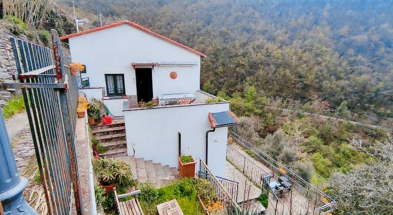 Villa with 3 rooms for 6 persons in Chiavari