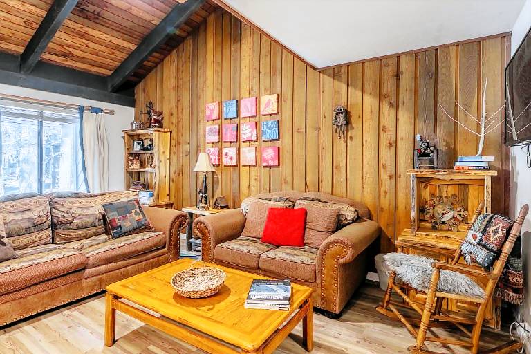 Condo  Mammoth Lakes