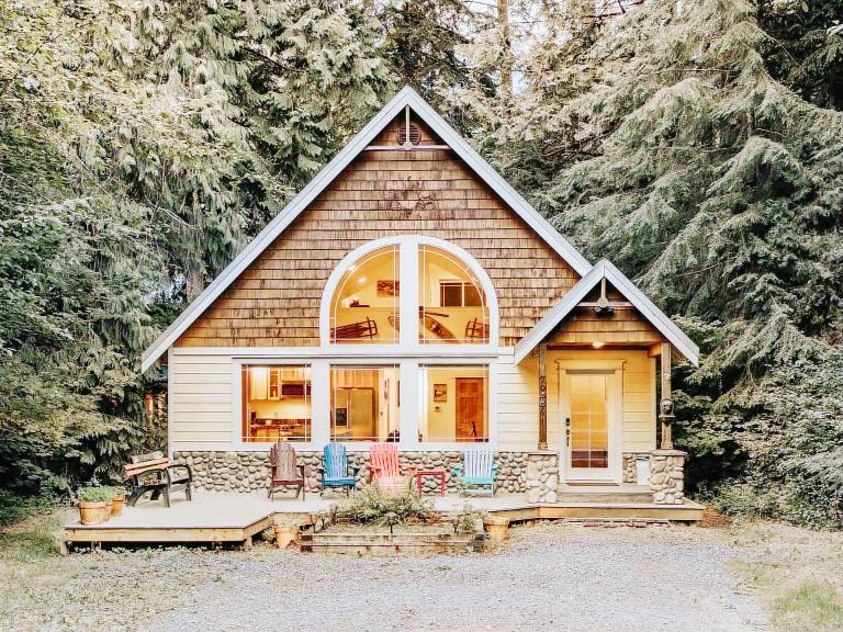 Haustierfreundliches Ferienhaus in Glacier mit Terrasse