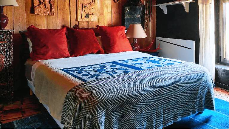 Cozy Alpine chalet in the mountain with Hot tub and dog welcome — photo 3