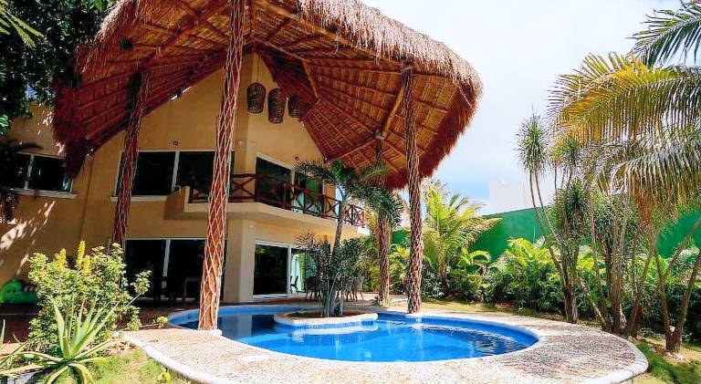 Villa with pool — photo 3