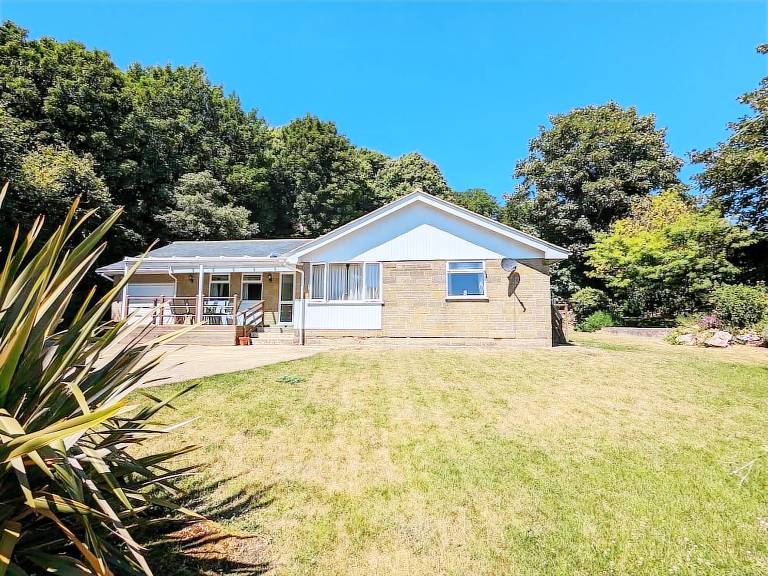 Cottage  Niton