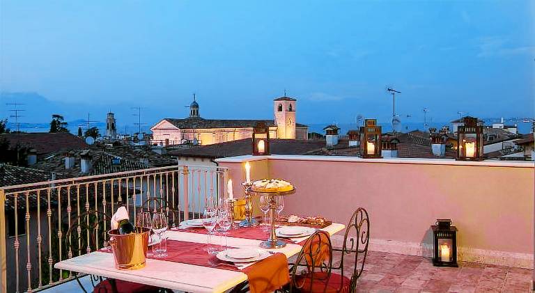 Apartment with patio — photo 5