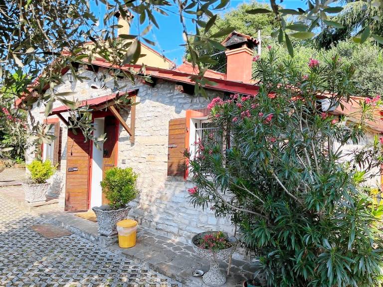 Chalet with garden, terrace & BBQ | Garden view — photo 2