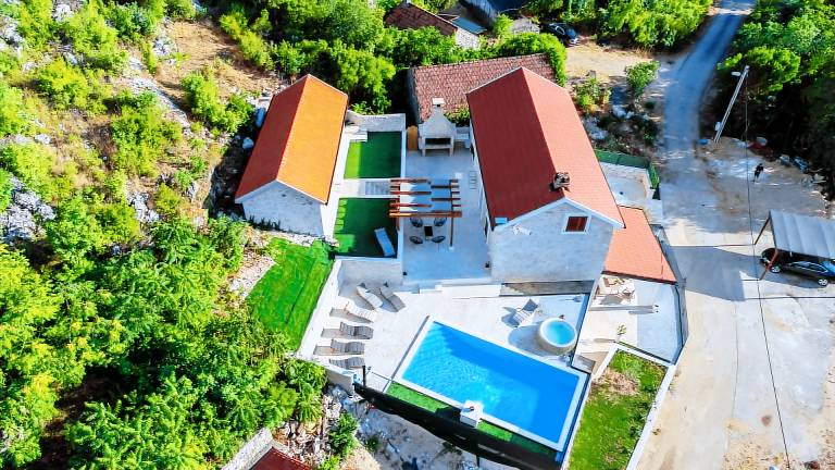 Villa with sauna, yard & patio — photo 4