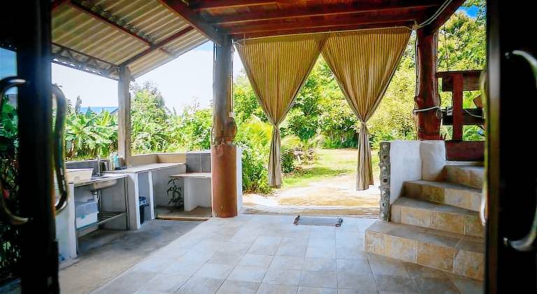 House with pool — photo 5