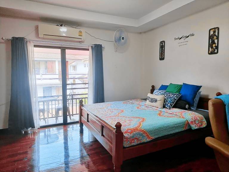 Creativitea2 Luftreiniger Pet ok Balkon mit Bergblick