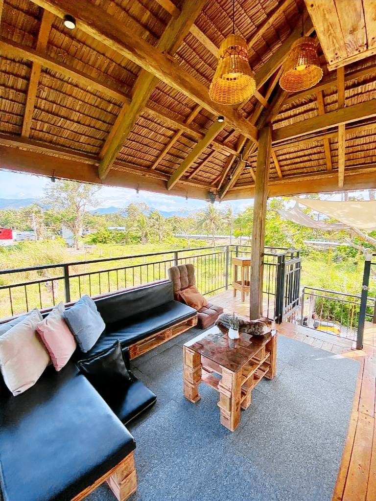 Vacation home with patio, private pool & barbecue | Water view | Good for workation — photo 4