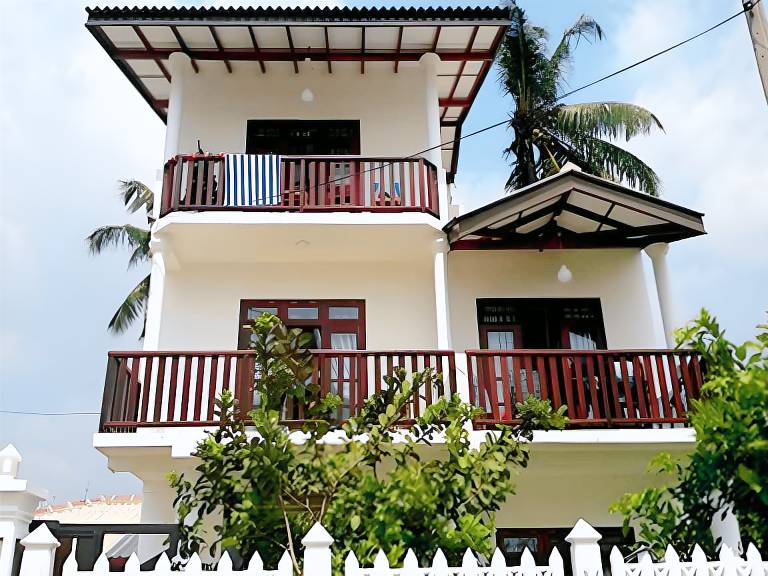 Ceylon Surf Guest Holiday Resort in Weligama