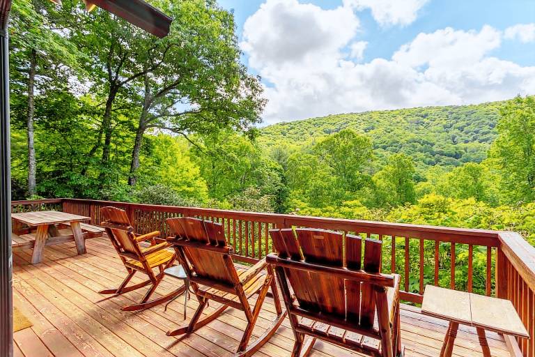 Azalea Hill - Mountain Views, Hot Tub, Pool Table, Ping Pong — photo 2