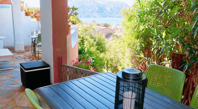 Villa with yard, patio & pool | Pets allowed — photo 3