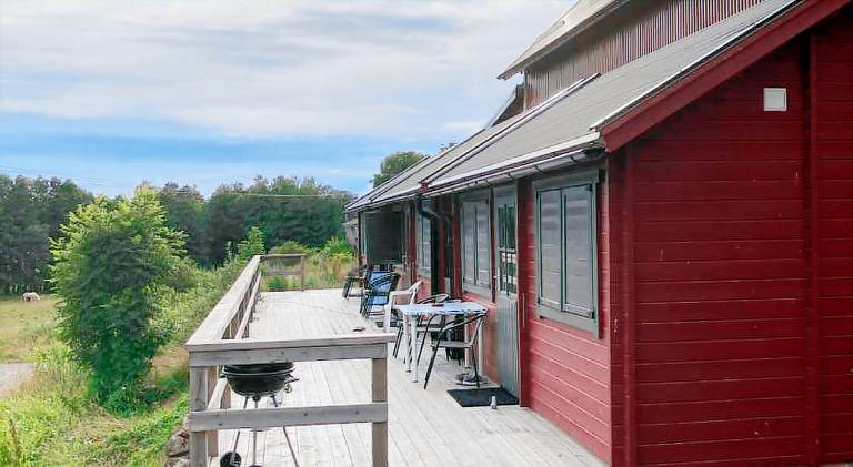 Wonderful lodge with yard & patio | Pet-friendly — photo 3