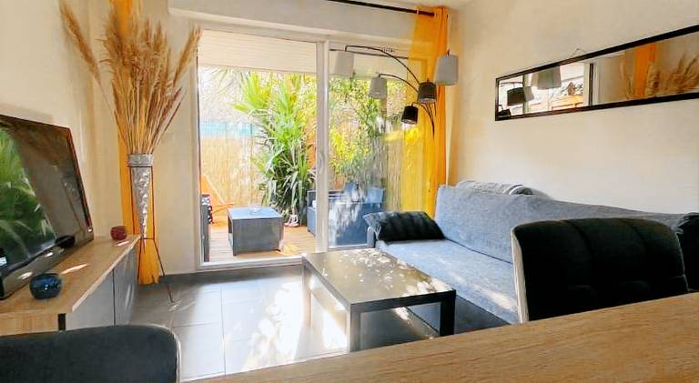 Agreable T2 traversant RDC avec terrasse - balcon - Parking 2 places - Clim portative — photo 2