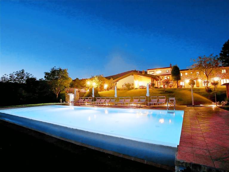 House with pool — photo 3