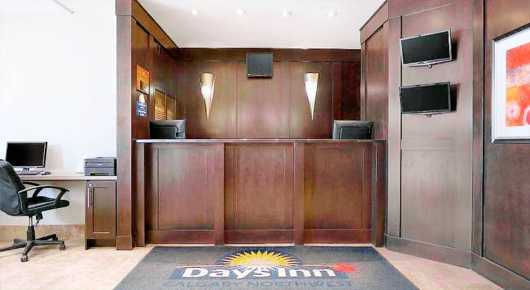 Days Inn by Wyndham Calgary Northwest — photo 2