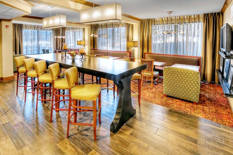 Hampton Inn Memphis-Poplar — photo 3