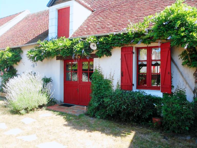 Cottage with barbeque & garden — photo 2