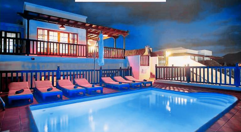 Villa with pool in Yaiza
