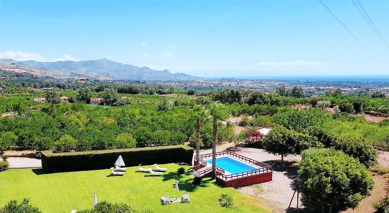 Farm with grill, pool & terrace | Pet-friendly in Mascali