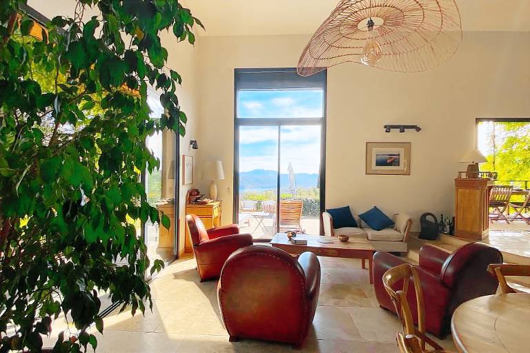 Luxury Villa, 8 Guests - Lake View & Private Pool — photo 3