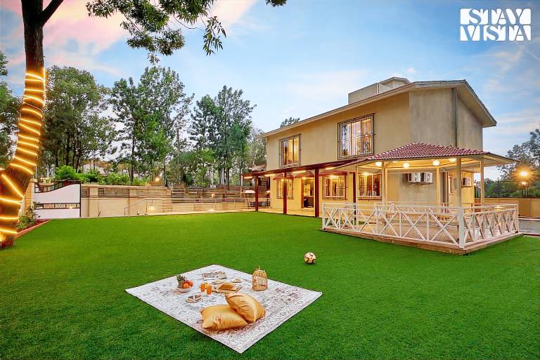 Beautiful villa with yard & pool | Pet-friendly in Jaoli