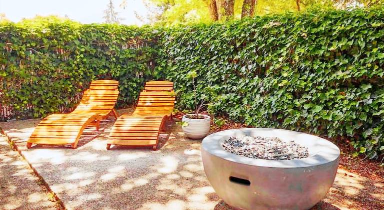 Vacation home with patio, hot tub & garden — photo 3