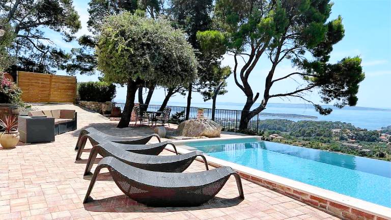 Villa with garden, private pool & patio — photo 5