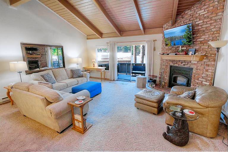 Condo with terrace & pool in South Lake Tahoe, CA