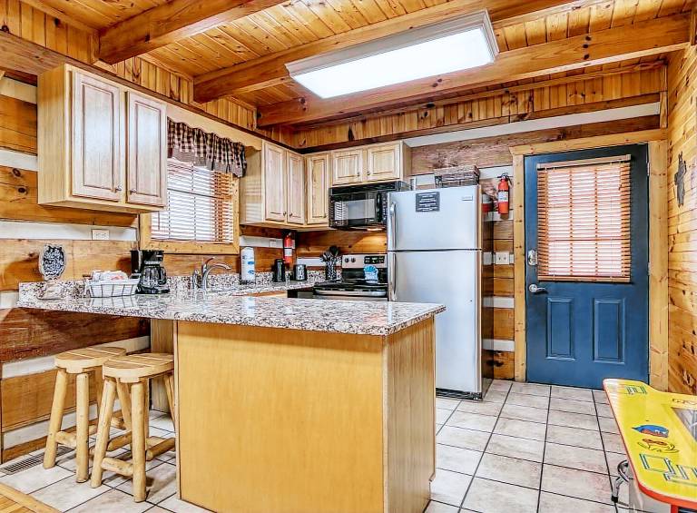 Cabin with private pool — photo 3