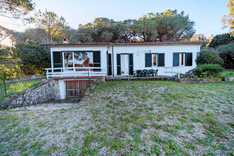 Villa with terrace & yard — photo 3