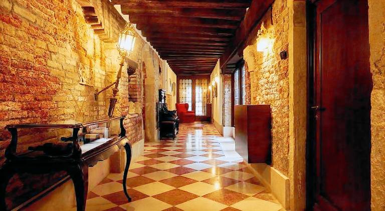 Apartment with terrace & yard | Near Rialto Bridge | Suitable for remote work | Pets are welcome in Venice