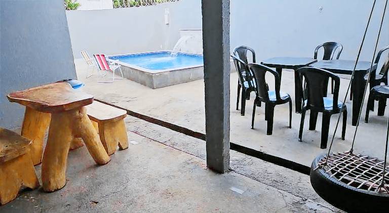Ample vacation home with pool | Pets are welcome — photo 5