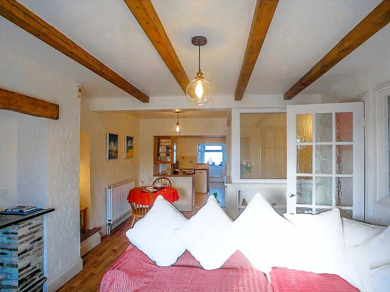 Cottage with BBQ & yard | Beach view — photo 4