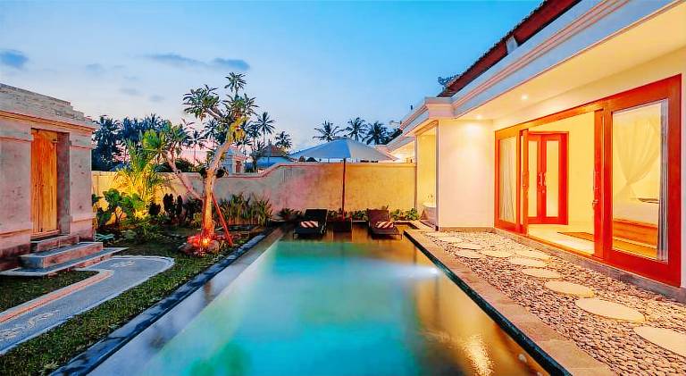 Villa with yard & private pool — photo 3