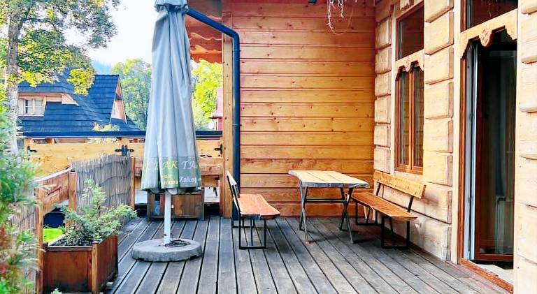Serviced apartment with patio & garden — photo 3