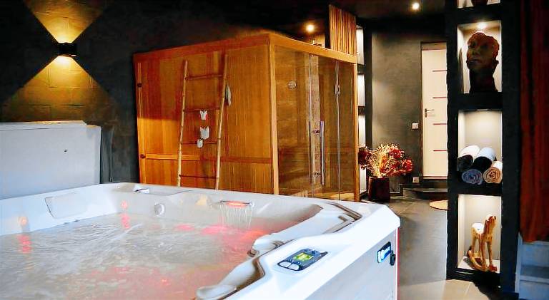 Rental apartment with jacuzzi in Compiègne
