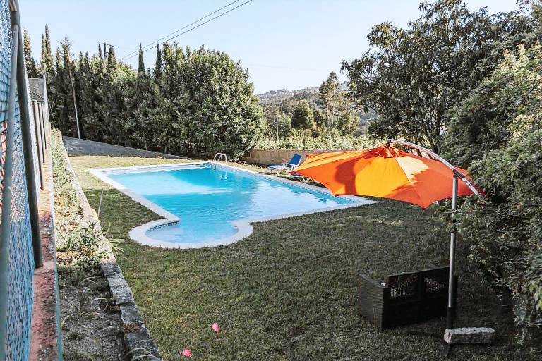 Villa with yard, jacuzzi & pool | Water view — photo 3