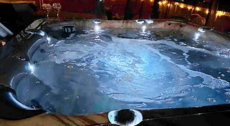 Nice house with jacuzzi | Pets are welcome in Sevierville, TN