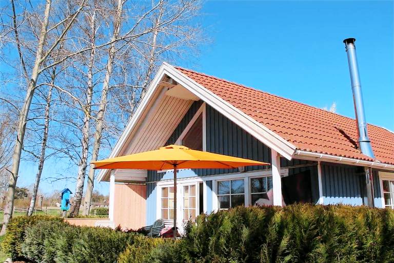 Vacation home with patio, yard & barbeque | Next to the beach | Pets are welcome — photo 4