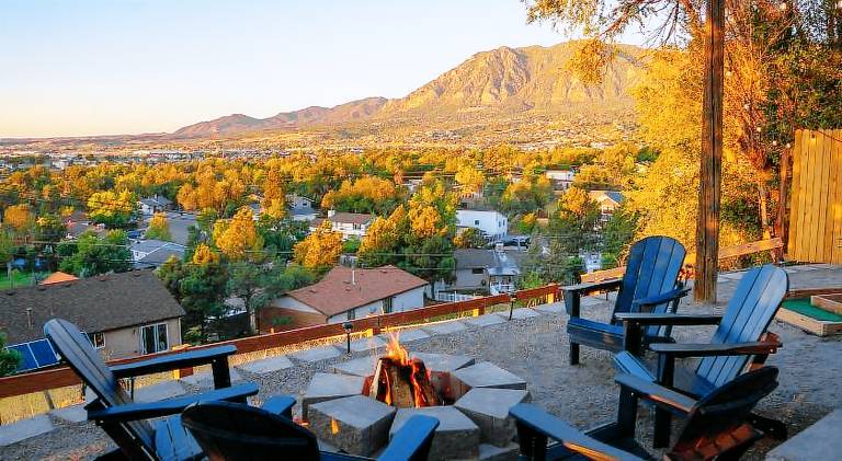Vacation home with jacuzzi in Colorado Springs, CO