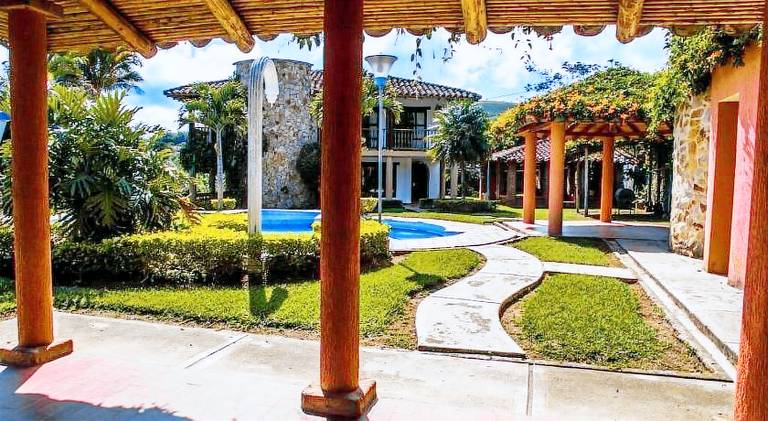 Vacation home with garden, private pool & patio — photo 2