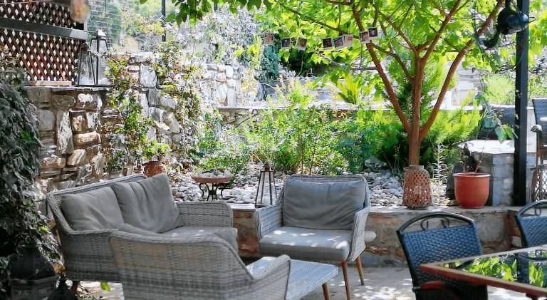 Holiday apartment with pool, barbeque & patio | Pet-friendly — photo 5