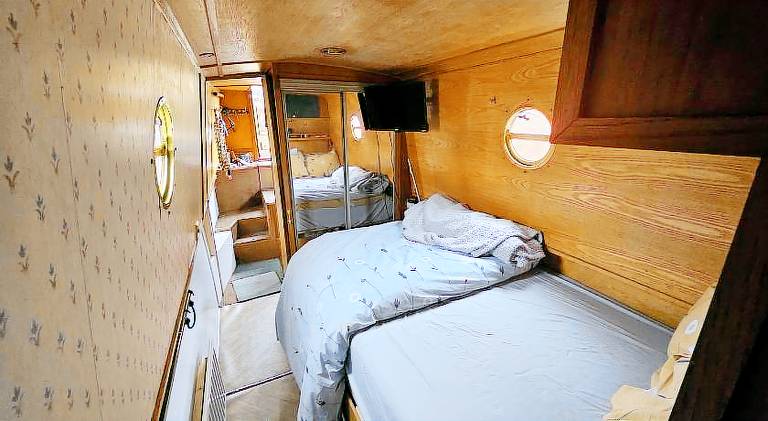 Beautiful boat with garden & patio | Pets allowed — photo 2