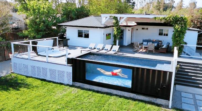 House with pool in Sonoma, CA