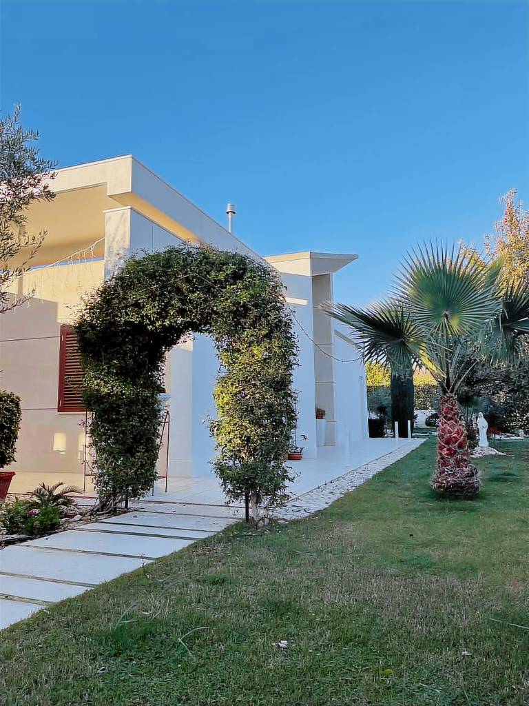 Bed and breakfast with barbecue & yard | Panoramic view — photo 2