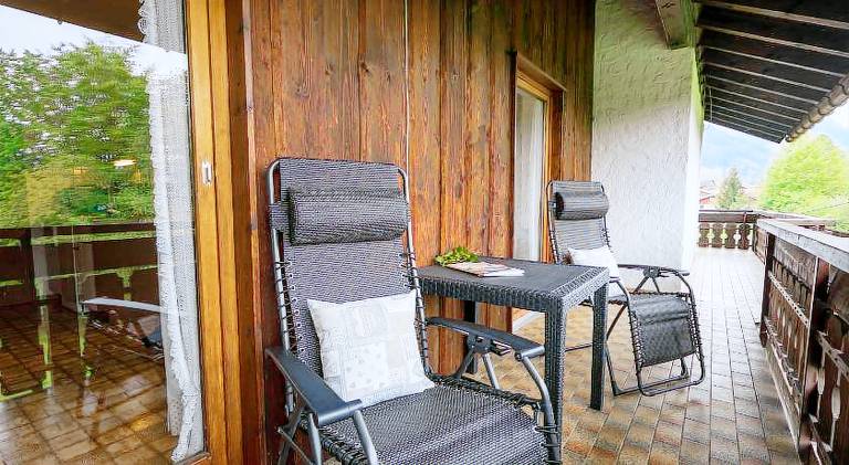 Beautiful vacation home with patio & garden | Pets allowed — photo 3