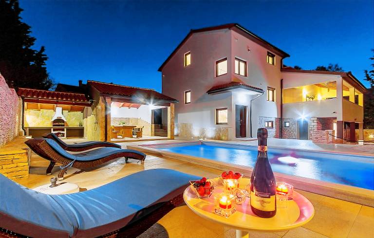 Ferienhaus in Premantura f&uuml;r max. 10 Personen